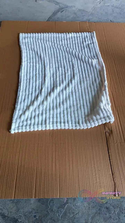 Pet Soft Cat Dog Blanket / Towel Soft Warm Sleep Mat (70×50 Cm / 1 Pc / Mix Color & Design) - infinityexculsivestore.com