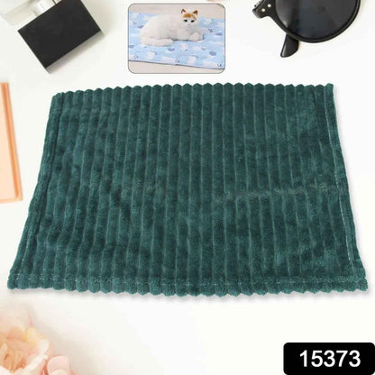 Pet Soft Cat Dog Blanket / Towel, Warm Sleep Mat (70×50 Cm / 1 Pc / Mix Color & Design) - infinityexculsivestore.com