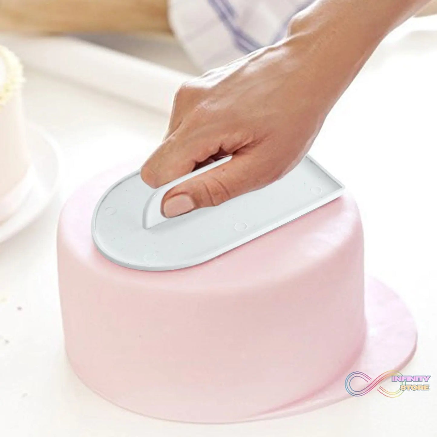 Plastic cake smoother for professional decorating results