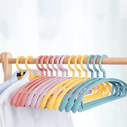 Plastic Clothes Hangers, Slim & Durable Space - Saving Hangers (10 Pack) - infinityexculsivestore.com