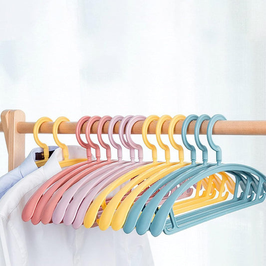 Plastic Clothes Hangers, Slim & Durable Space - Saving Hangers (10 Pack) - infinityexculsivestore.com