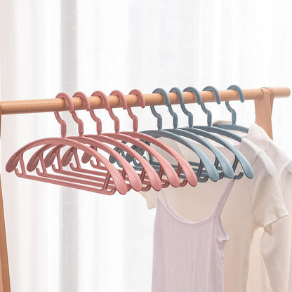 Plastic Clothes Hangers, Slim & Durable Space - Saving Hangers (10 Pack) - infinityexculsivestore.com