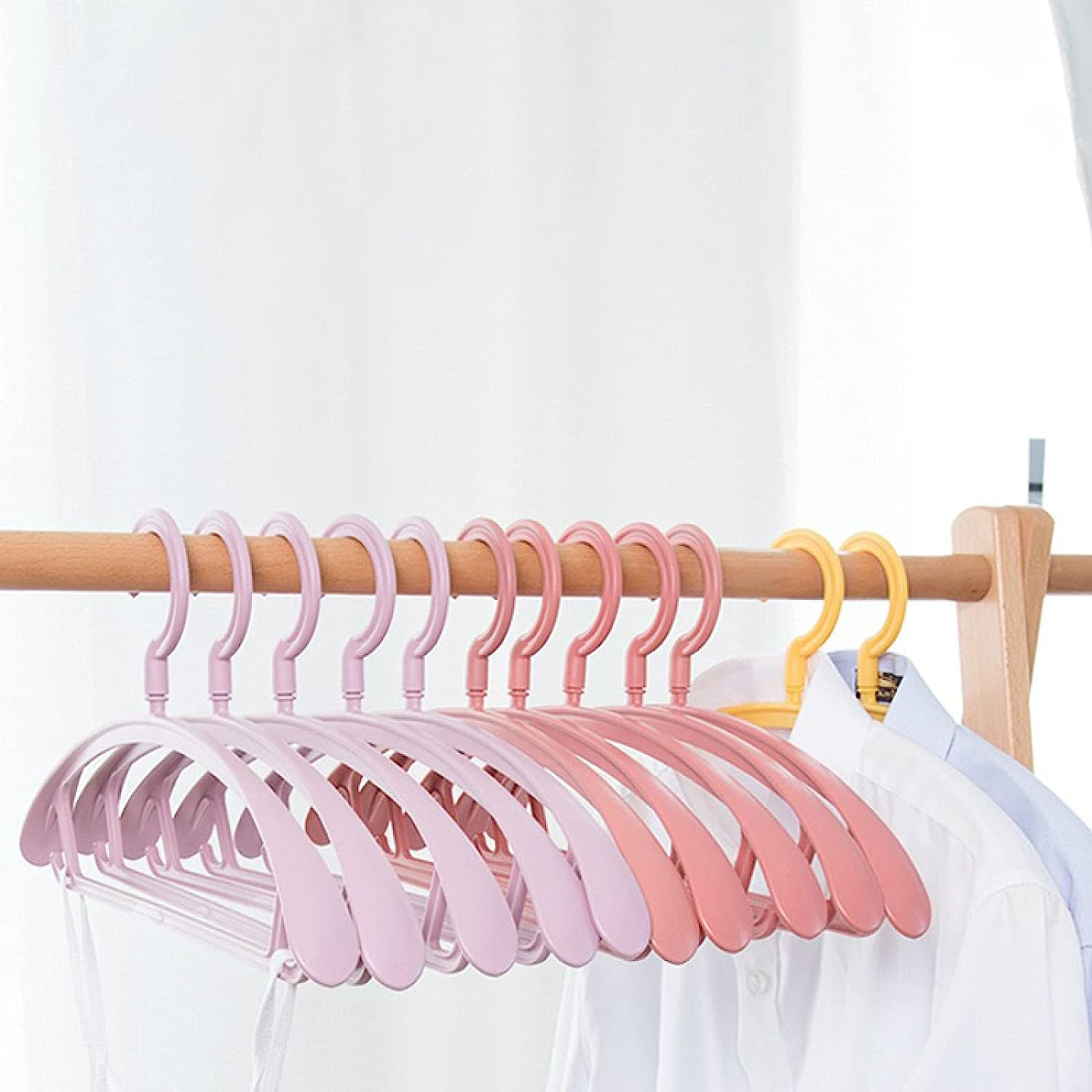 Plastic Clothes Hangers, Slim & Durable Space - Saving Hangers (10 Pack) - infinityexculsivestore.com