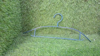 Plastic Clothes Hangers, Slim & Durable Space - Saving Hangers (10 Pack) - infinityexculsivestore.com