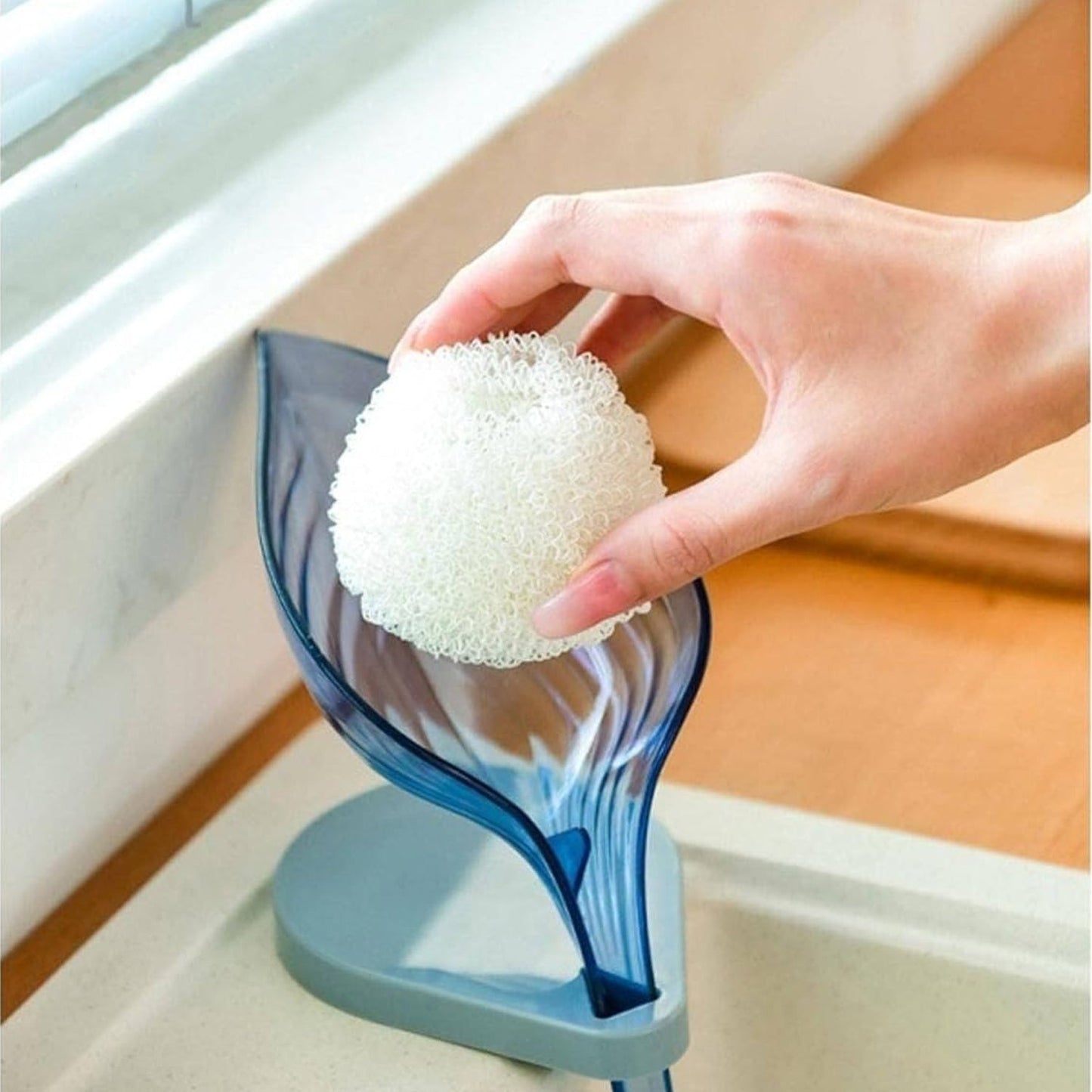 Plastic Leaf Shape Soap Box Self Draining Bathroom Soap Holder, Decorative Drainage Plastic Soap Dish with Draining Tray (Mix Color / 1 Pc) - infinityexculsivestore.com