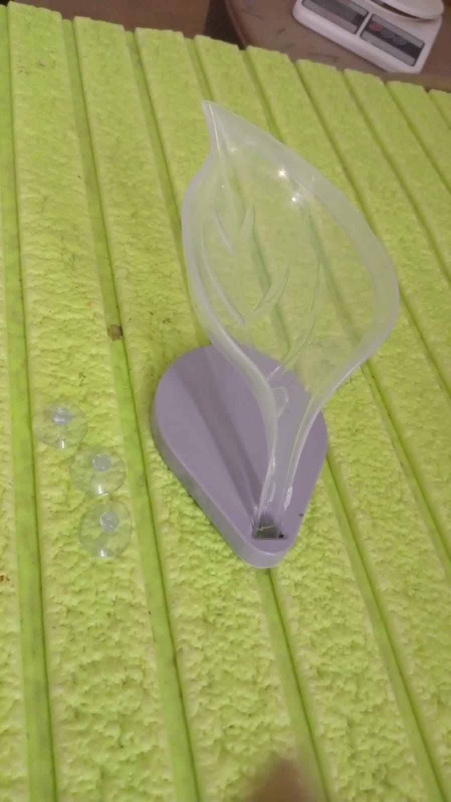 Plastic Leaf Shape Soap Box Self Draining Bathroom Soap Holder, Decorative Drainage Plastic Soap Dish with Draining Tray (Mix Color / 1 Pc) - infinityexculsivestore.com