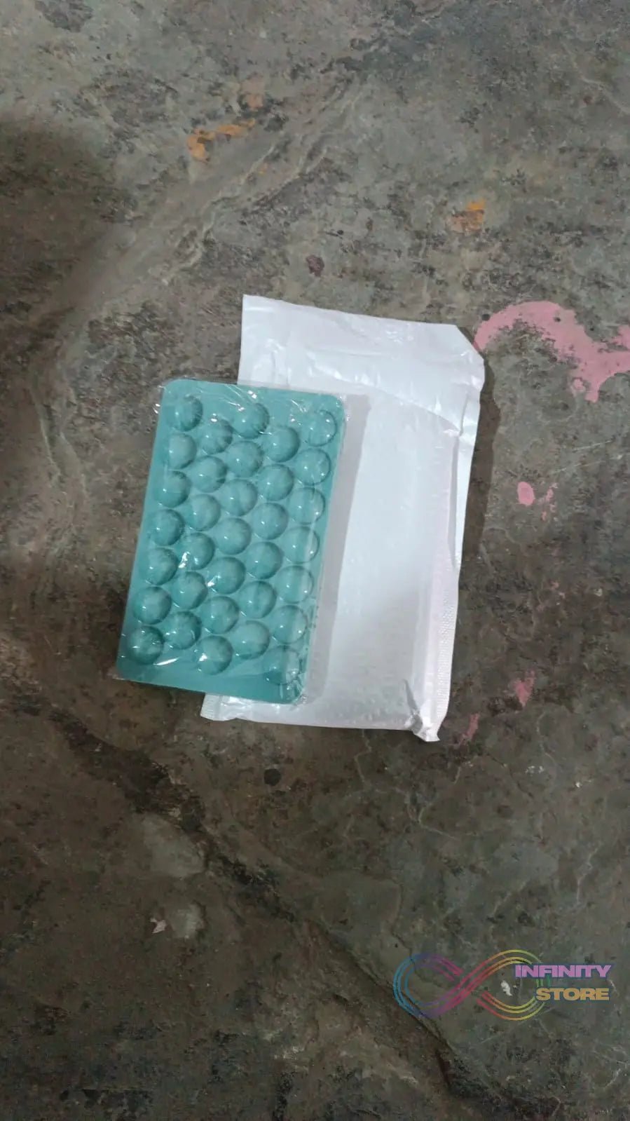 Plastic Round Reusable Ice Cube Ice Ball Mold / Lollipop Candy Maker 33 Moulds (16.5×10 Cm / 1 Pc) - infinityexculsivestore.com