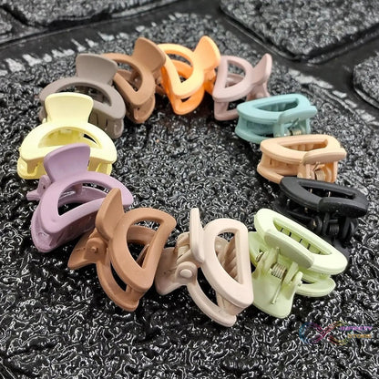 Plastic Small Hair Clips for Girls Kids Hair Accessories (3 Pcs Set / Mix Color & Design) - infinityexculsivestore.com