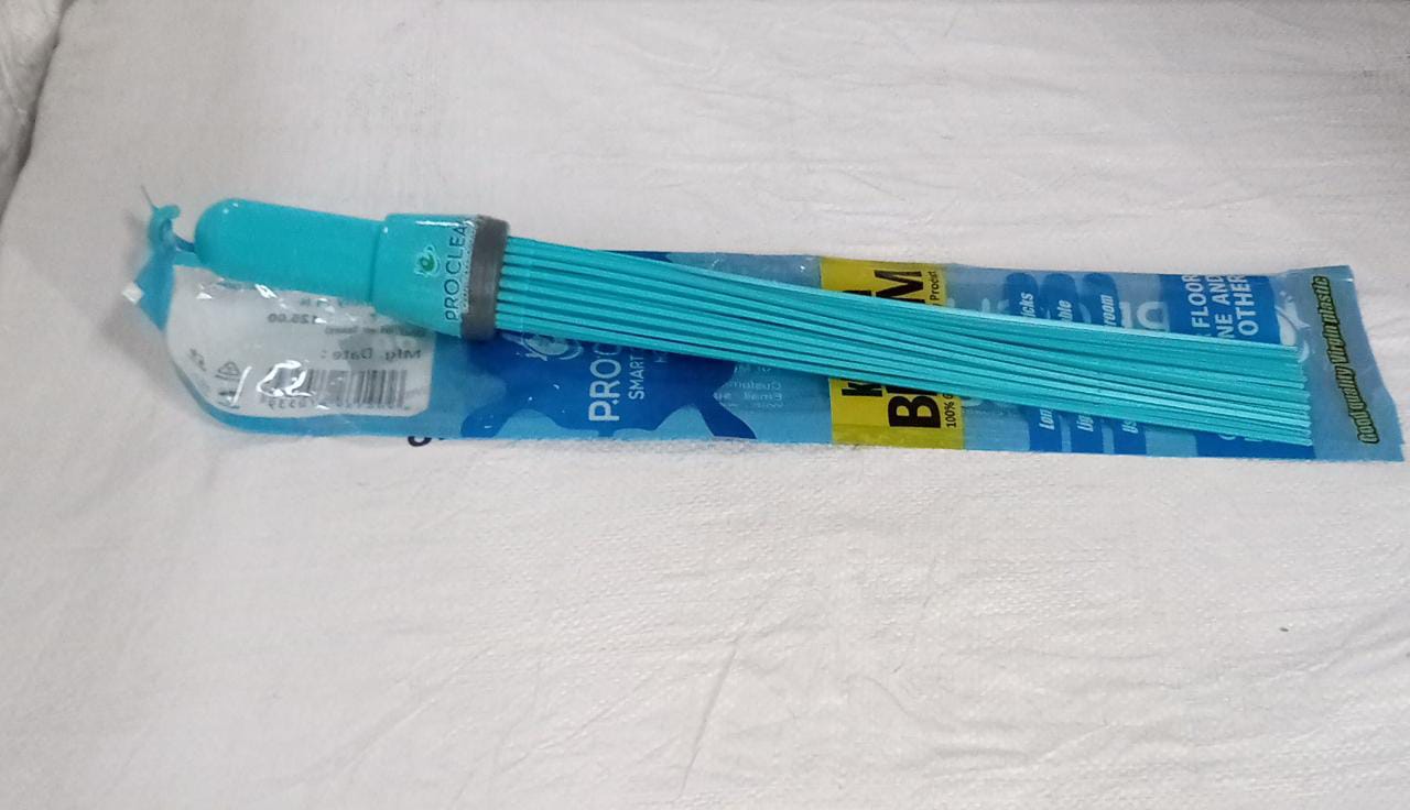 Plastic Stick Broom, 44 Flexible Sticks for Cleaning Tiles & Floors - infinityexculsivestore.com