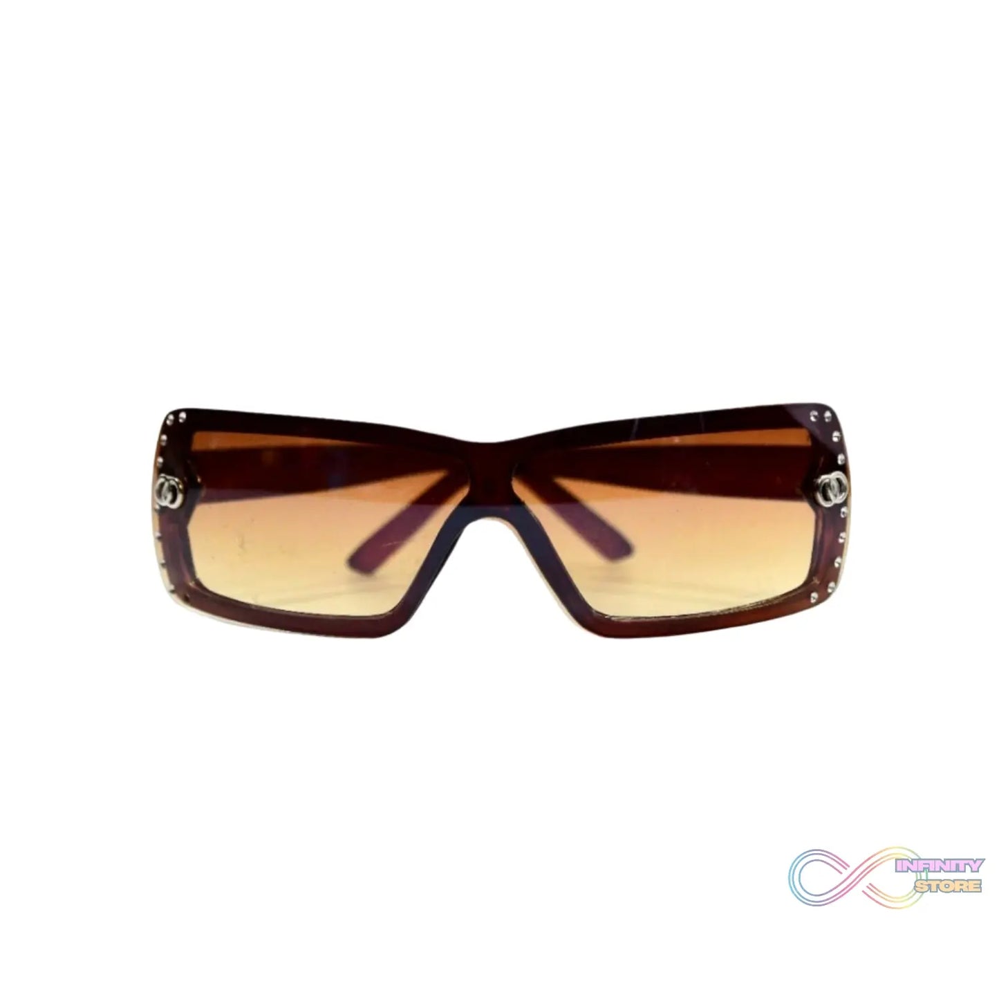 Sunglasses with vintage style and dark lenses