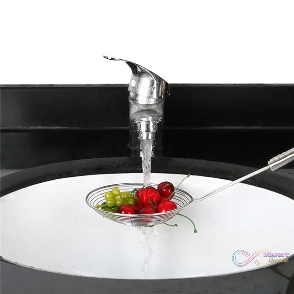 High-quality stainless steel strainer for deep frying.