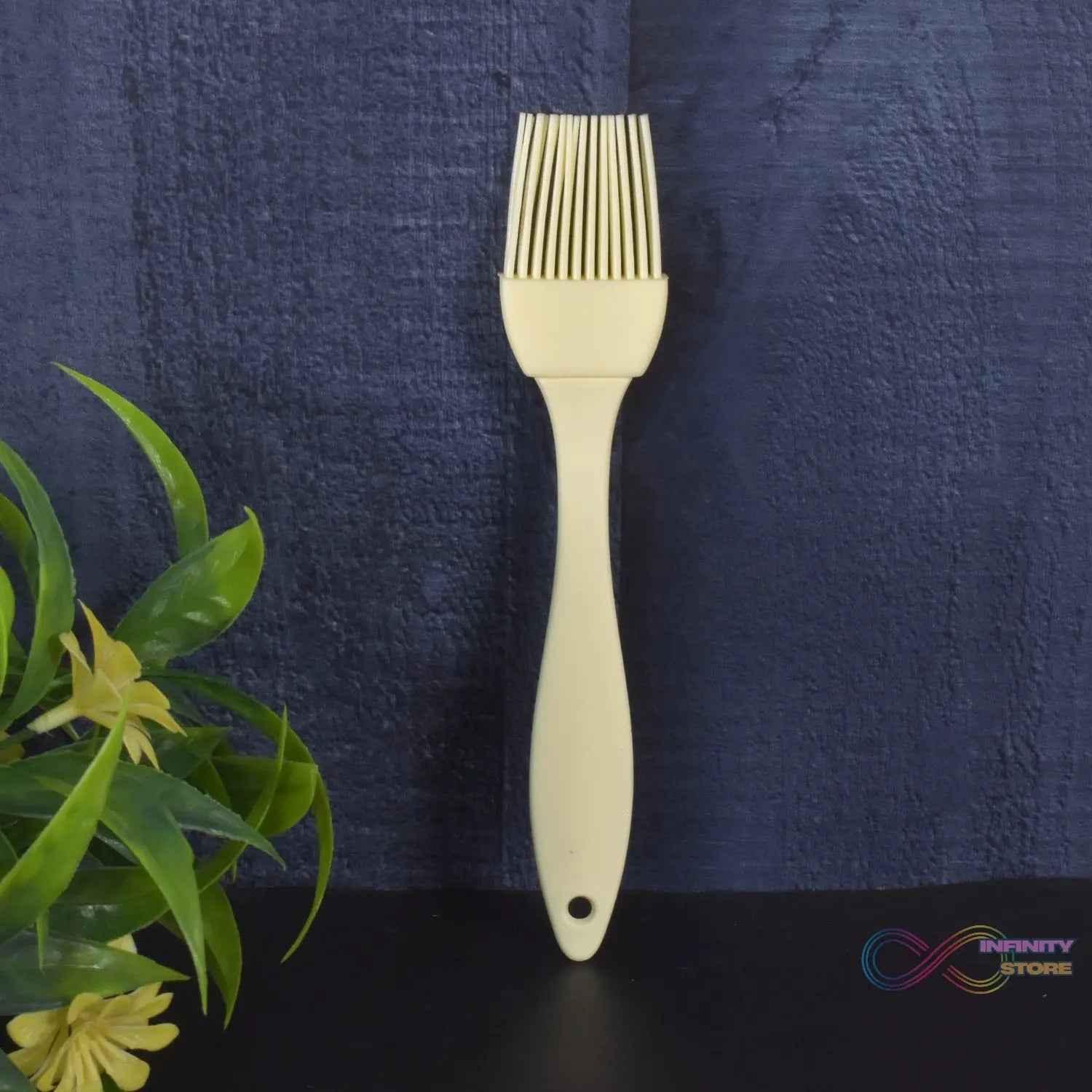 Silicone Kitchen Oil Spatula Brush with Handle Pastry / Cake Brush (17 cm / 1 Pc) - infinityexculsivestore.com