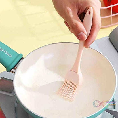 Silicone Kitchen Oil Spatula Brush with Handle Pastry / Cake Brush (17 cm / 1 Pc) - infinityexculsivestore.com