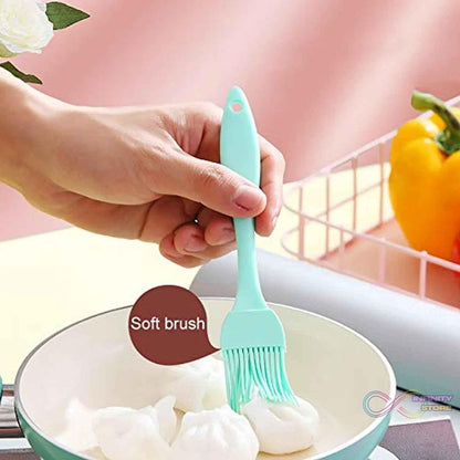 Silicone Kitchen Oil Spatula Brush with Handle Pastry / Cake Brush (17 cm / 1 Pc) - infinityexculsivestore.com