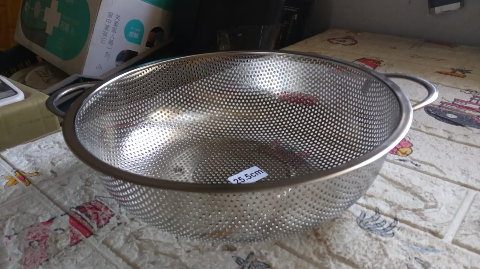 Stainless Steel Colander with Handle, Large Metal Mesh Basket Strainer for Pasta, Spaghetti, Berry, Veggies, Fruits, Kitchen Food Colander, Safe (1 pc / 25.5 cm) - infinityexculsivestore.com