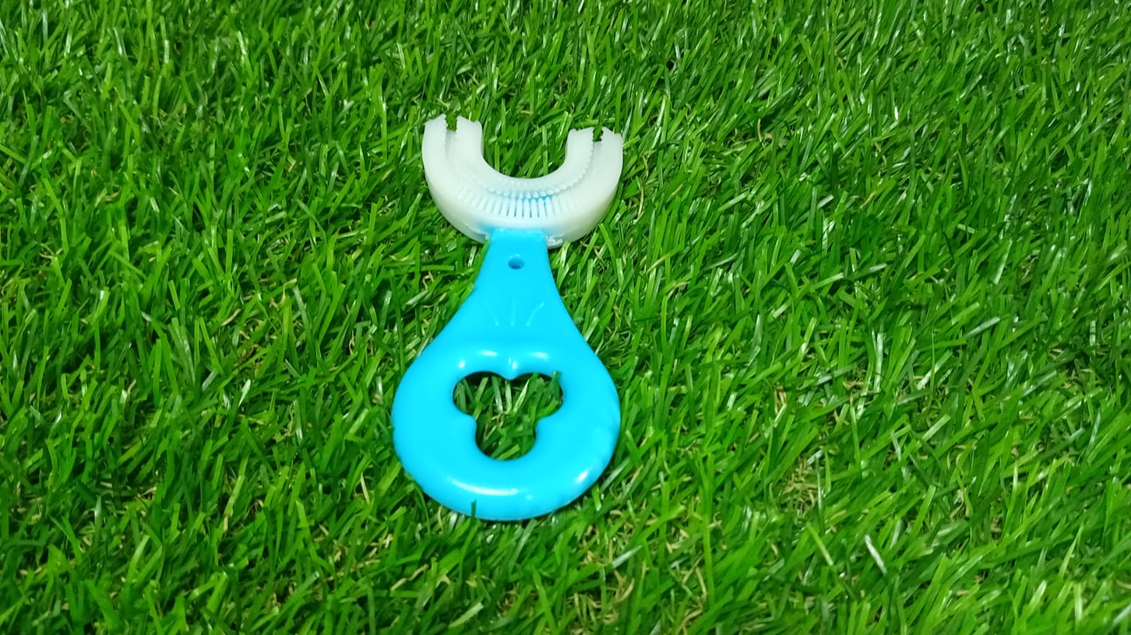 U Shaped Toothbrush for Kids, 2 - 6 Years Kids Baby Infant Toothbrush, Food Grade Ultra Soft Silicone Brush Head - infinityexculsivestore.com