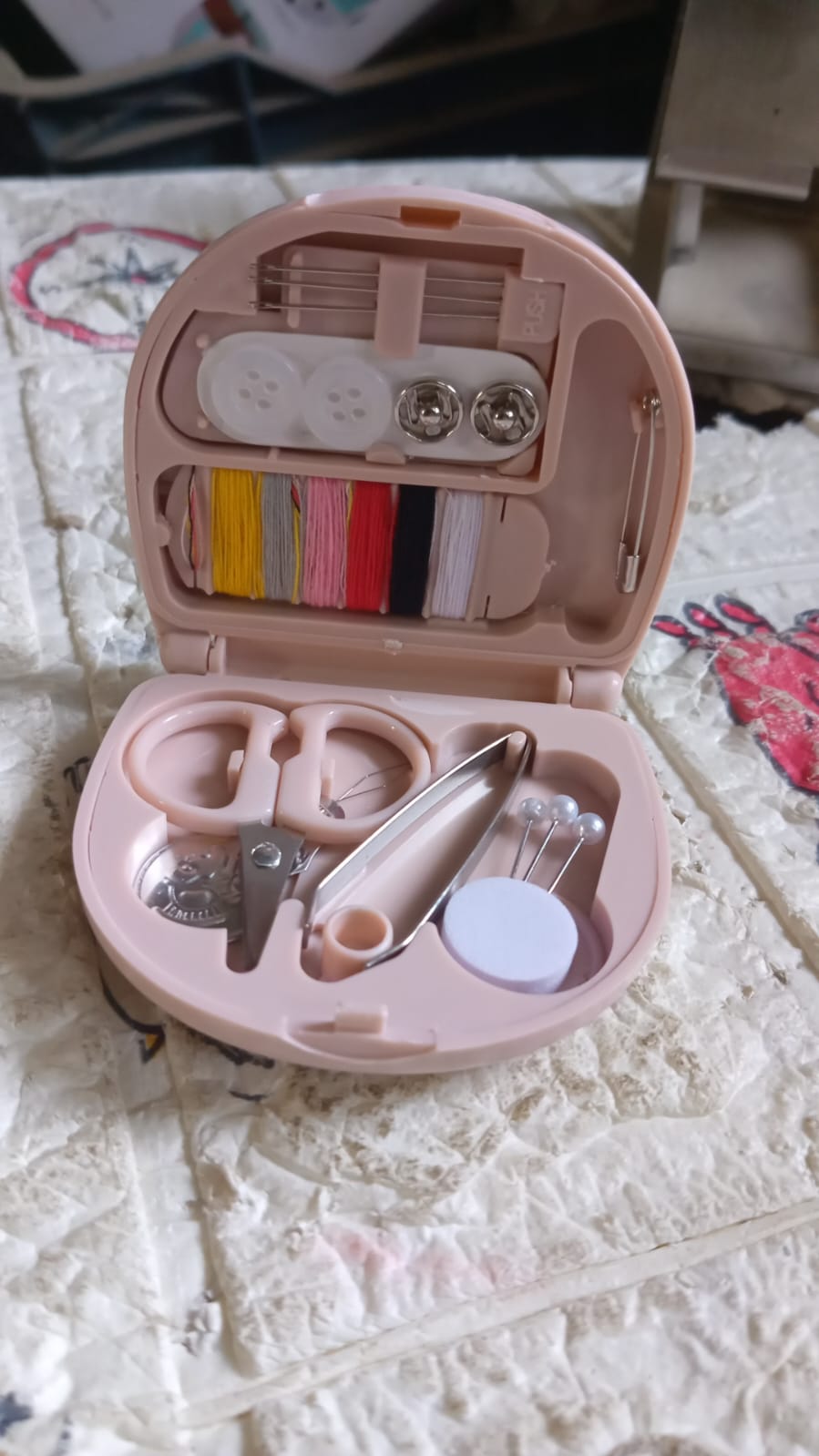 Mini Travel Sewing Kit DIY Sewing Portable Sewing Tool Kits Plastic Sewing Kit Box Beginner Friendly Emergency Sewing Repair Kit with Threads Scissors Hand Sewing Needles - infinityexculsivestore.com