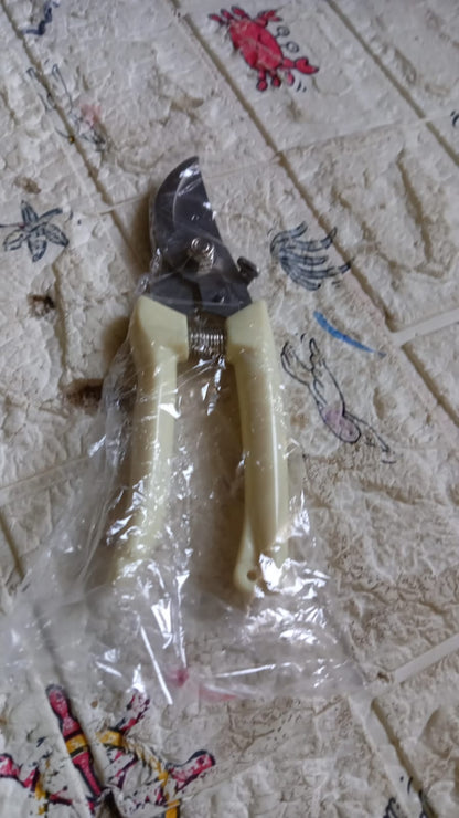 Stainless Steel Pruning Shears with Sharp Blades and Comfortable handle - Durable Hand Pruner for Comfortable and Easy Cutting, Heavy Duty Gardening Cutter Tool Plant Cutter for Home Garden | Wood Bran (1 Pc) - infinityexculsivestore.com