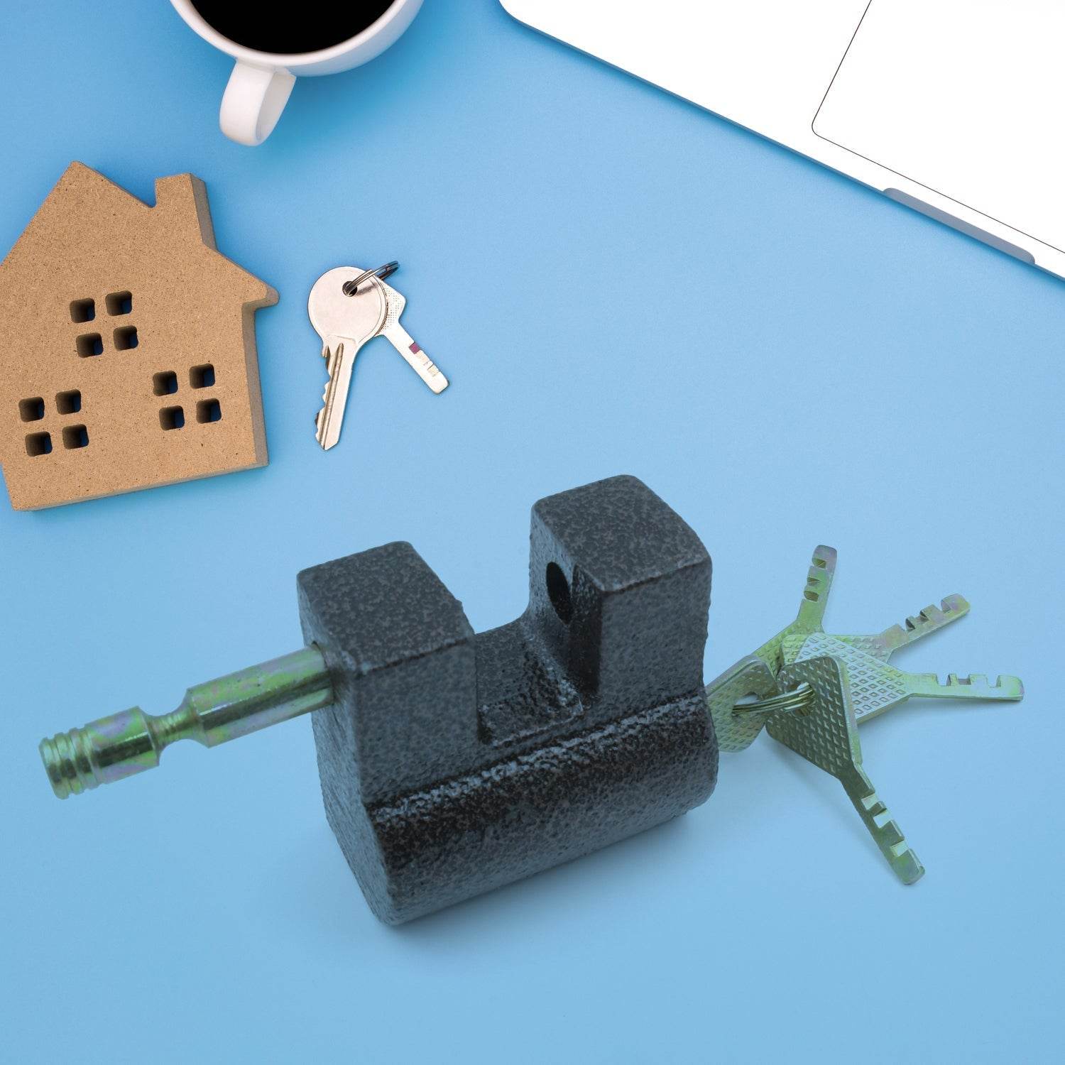 Iron lock, Brass Core and Thickened Spray Black Iron Door Lock With 5 pc Keys for Home Dormitory, Waterproof Antirust Anti-theft locks Outdoor Gate Shed Locks Warehouse Big Iron Door Drawer Lock (63 mm ) - infinityexculsivestore.com