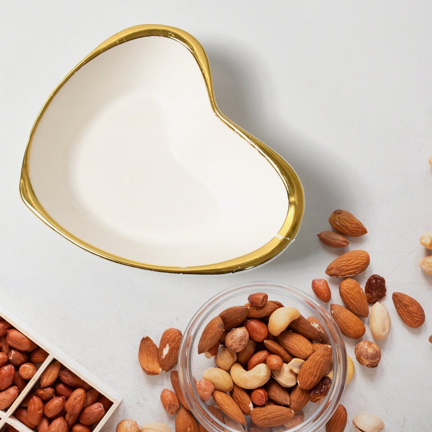 Snacks Hut Ceramic Tea / Cups Set With Heart Shape Plastic Serving Platter, Milk Cup / Mug, Coffee Cup, Tea Cup BPA Free Food Grade, or Outdoor for Household Gift For Birthday (3 Pcs Set) - infinityexculsivestore.com